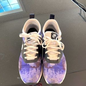 NIKE SHOES VERY GOOD CONDITION!!!!!